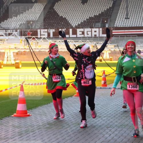 07.12.2025 - St. Pauli X-Mass-Run No. 15 Luisa Fischer http://msf.ph/oto/9377129 07.12.2025 10:00:30 Ziel 1404, 802, 1360, 488, 802, 910, 911, 934, 1112, 1333, 1354, 1360, 1404, 1763, 2140, 2141, 2186, 2729, 2964, 3336, 3513, 4051, 4052, 4129, 4465 meine-sportfotos.de