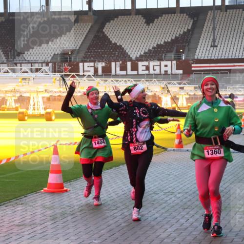 07.12.2025 - St. Pauli X-Mass-Run No. 15 Luisa Fischer http://msf.ph/oto/9377130 07.12.2025 10:00:30 Ziel 1404, 802, 5, 1360, 488, 802, 910, 911, 934, 1112, 1333, 1354, 1360, 1404, 1763, 2140, 2141, 2186, 2729, 2964, 3336, 3513, 4051, 4052, 4129, 4465 meine-sportfotos.de