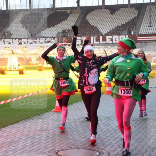 07.12.2025 - St. Pauli X-Mass-Run No. 15 Luisa Fischer http://msf.ph/oto/9377136 07.12.2025 10:00:31 Ziel 1404, 802, 5, 1360, 333, 802, 910, 911, 934, 1112, 1333, 1354, 1360, 1404, 1763, 2140, 2141, 2186, 2729, 2964, 3336, 3513, 4051, 4129 meine-sportfotos.de