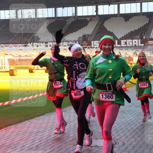 07.12.2025 - St. Pauli X-Mass-Run No. 15 Luisa Fischer http://msf.ph/oto/9377143 07.12.2025 10:00:31 Ziel 404, 802, 15, 1360, 1333, 802, 910, 911, 934, 1112, 1333, 1354, 1360, 1404, 1763, 2140, 2141, 2186, 2729, 2964, 3336, 3513, 4051, 4129 meine-sportfotos.de