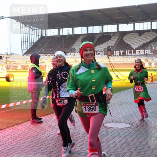 07.12.2025 - St. Pauli X-Mass-Run No. 15 Luisa Fischer http://msf.ph/oto/9377147 07.12.2025 10:00:32 Ziel 802, 15, 1360, 1333, 802, 910, 911, 934, 1112, 1333, 1354, 1360, 1404, 2140, 2141, 2186, 2729, 2964, 3336, 3513, 4129 meine-sportfotos.de