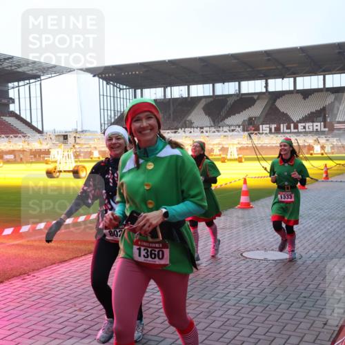 07.12.2025 - St. Pauli X-Mass-Run No. 15 Luisa Fischer http://msf.ph/oto/9377149 07.12.2025 10:00:32 Ziel 807, 5, 1360, 1, 1333, 802, 910, 911, 934, 1112, 1333, 1354, 1360, 1404, 2140, 2141, 2186, 2729, 2964, 3336, 3513, 4129 meine-sportfotos.de