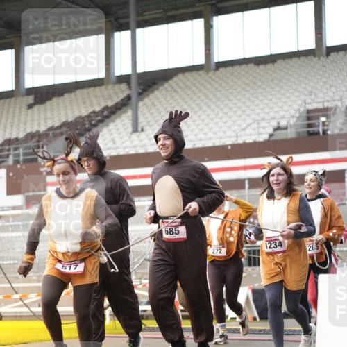 07.12.2025 - St. Pauli X-Mass-Run No. 15 Patografie http://msf.ph/oto/9377159 07.12.2025 10:07:16 Ziel 256, 265, 272, 517, 657, 685, 716, 767, 1187, 1234, 2983, 3414 meine-sportfotos.de