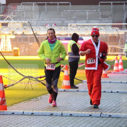 07.12.2025 - St. Pauli X-Mass-Run No. 15 Luisa Fischer http://msf.ph/oto/9377173 07.12.2025 10:00:40 Ziel 2140, 63, 2141, 4129, 802, 934, 1112, 1333, 1354, 1360, 1404, 1418, 1976, 2140, 2141, 2186, 2729, 2964, 3336, 4129 meine-sportfotos.de