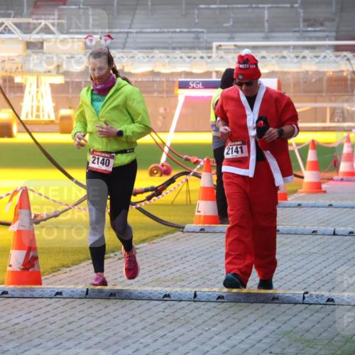 07.12.2025 - St. Pauli X-Mass-Run No. 15 Luisa Fischer http://msf.ph/oto/9377181 07.12.2025 10:00:41 Ziel 2140, 2141, 4129, 802, 934, 1112, 1333, 1354, 1360, 1404, 1418, 1976, 2140, 2141, 2729, 2964, 3336, 4129 meine-sportfotos.de