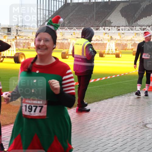 07.12.2025 - St. Pauli X-Mass-Run No. 15 Luisa Fischer http://msf.ph/oto/9377182 07.12.2025 10:25:44 Ziel 4140, 1977, 4542, 1012, 915, 974, 1012, 1247, 1631, 1977, 1987, 1995, 2029, 2680, 3742, 3962, 4118, 4119, 4121, 4162, 4164, 4201, 4202, 4204, 4284, 4335, 4372, 4373, 4431, 4445, 4474, 4482, 4485, 4496, 4513, 4514, 4846 meine-sportfotos.de