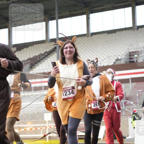 07.12.2025 - St. Pauli X-Mass-Run No. 15 Patografie http://msf.ph/oto/9377184 07.12.2025 10:07:17 Ziel 256, 265, 272, 517, 657, 685, 716, 767, 1187, 1234, 2983, 3414 meine-sportfotos.de