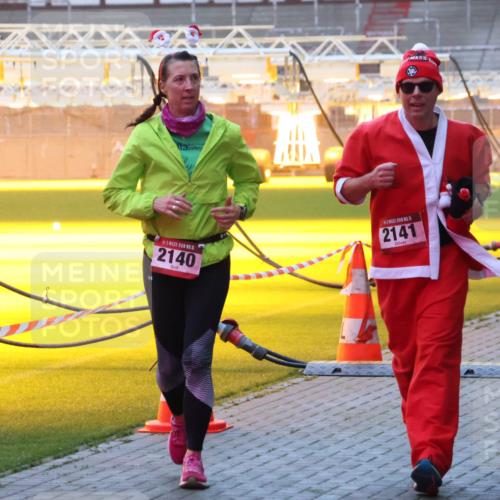 07.12.2025 - St. Pauli X-Mass-Run No. 15 Luisa Fischer http://msf.ph/oto/9377199 07.12.2025 10:00:44 Ziel 15, 2140, 5, 2141, 802, 855, 934, 1112, 1333, 1354, 1360, 1404, 1418, 1976, 2140, 2141, 2348, 2964, 3336, 4129 meine-sportfotos.de