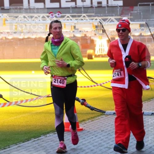 07.12.2025 - St. Pauli X-Mass-Run No. 15 Luisa Fischer http://msf.ph/oto/9377202 07.12.2025 10:00:45 Ziel 0, 2140, 2141, 802, 855, 1112, 1333, 1354, 1360, 1404, 1418, 1976, 2140, 2141, 2348, 2964, 3336, 4129 meine-sportfotos.de