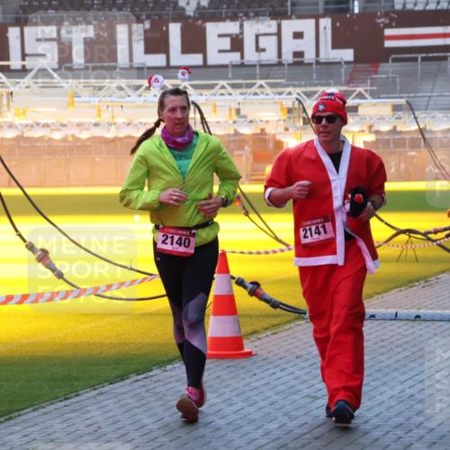 07.12.2025 - St. Pauli X-Mass-Run No. 15 Luisa Fischer http://msf.ph/oto/9377205 07.12.2025 10:00:45 Ziel 2140, 2141, 802, 855, 1112, 1333, 1354, 1360, 1404, 1418, 1976, 2140, 2141, 2348, 2964, 3336, 4129 meine-sportfotos.de