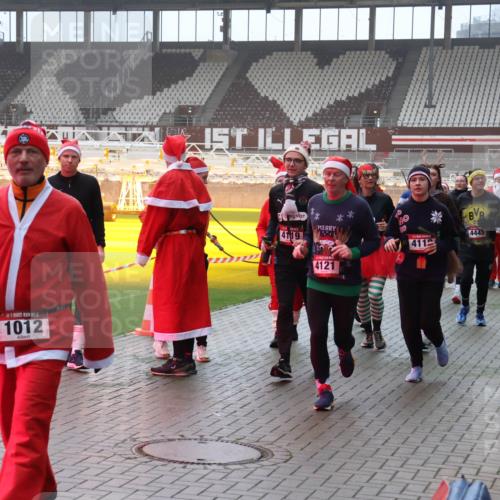 07.12.2025 - St. Pauli X-Mass-Run No. 15 Luisa Fischer http://msf.ph/oto/9377207 07.12.2025 10:25:47 Ziel 1012, 4119, 4121, 411, 4445, 631, 50, 129, 211, 404, 1012, 1069, 1247, 1631, 1977, 1987, 1995, 2029, 2680, 3742, 3962, 4118, 4119, 4121, 4162, 4164, 4201, 4202, 4204, 4284, 4335, 4372, 4373, 4431, 4445, 4474, 4482, 4485, 4513, 4514, 4846 meine-sportfotos.de