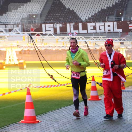 07.12.2025 - St. Pauli X-Mass-Run No. 15 Luisa Fischer http://msf.ph/oto/9377208 07.12.2025 10:00:45 Ziel 2140, 2141, 802, 855, 1112, 1333, 1354, 1360, 1404, 1418, 1976, 2140, 2141, 2348, 2964, 3336, 4129 meine-sportfotos.de