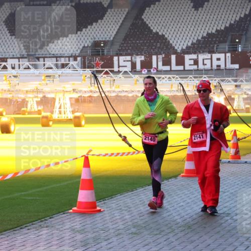 07.12.2025 - St. Pauli X-Mass-Run No. 15 Luisa Fischer http://msf.ph/oto/9377210 07.12.2025 10:00:46 Ziel 2140, 2141, 4129, 802, 855, 1333, 1354, 1360, 1404, 1418, 1976, 2140, 2141, 2348, 3336, 4129 meine-sportfotos.de