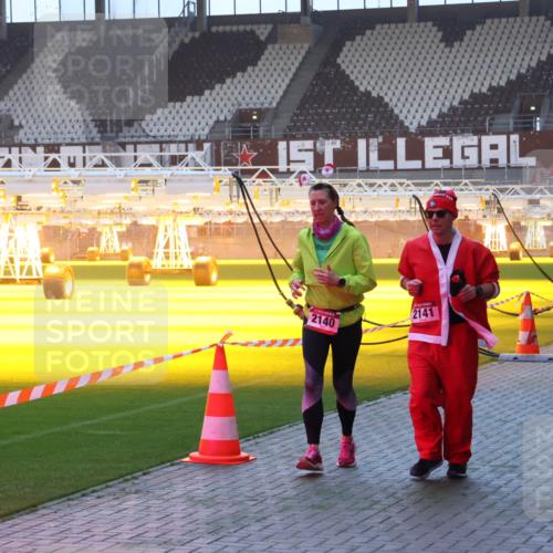 07.12.2025 - St. Pauli X-Mass-Run No. 15 Luisa Fischer http://msf.ph/oto/9377212 07.12.2025 10:00:46 Ziel 2140, 2141, 4129, 802, 855, 1333, 1354, 1360, 1404, 1418, 1976, 2140, 2141, 2348, 3336, 4129 meine-sportfotos.de