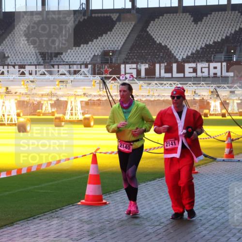 07.12.2025 - St. Pauli X-Mass-Run No. 15 Luisa Fischer http://msf.ph/oto/9377215 07.12.2025 10:00:46 Ziel 2140, 2141, 4129, 802, 855, 1333, 1354, 1360, 1404, 1418, 1976, 2140, 2141, 2348, 3336, 4129 meine-sportfotos.de