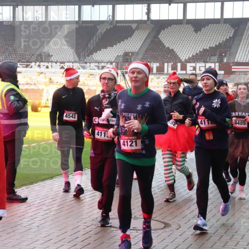 07.12.2025 - St. Pauli X-Mass-Run No. 15 Luisa Fischer http://msf.ph/oto/9377219 07.12.2025 10:25:49 Ziel 5, 1012, 4542, 411, 15, 4121, 482, 09, 411, 4485, 4445, 50, 129, 211, 404, 1012, 1069, 1247, 1631, 1977, 1987, 1995, 2029, 2680, 3742, 3962, 4118, 4119, 4121, 4162, 4164, 4201, 4202, 4204, 4284, 4335, 4372, 4373, 4431, 4445, 4474, 4482, 4485, 4501, 4513, 4514, 4846 meine-sportfotos.de