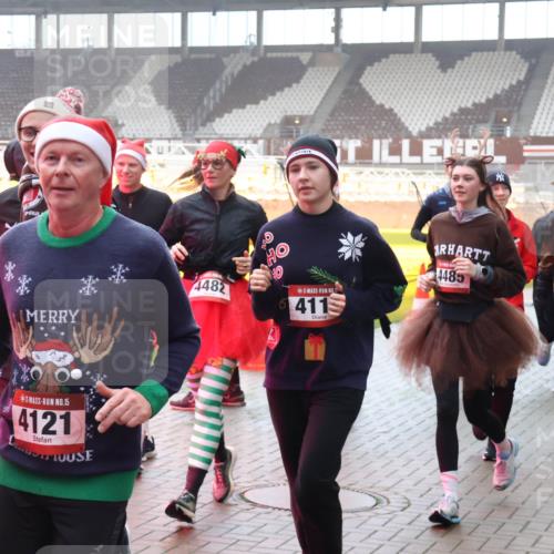 07.12.2025 - St. Pauli X-Mass-Run No. 15 Luisa Fischer http://msf.ph/oto/9377226 07.12.2025 10:25:50 Ziel 15, 4121, 4482, 411, 4485, 09, 4445, 50, 129, 211, 404, 1012, 1069, 1247, 1631, 1977, 1987, 1995, 2029, 2680, 3742, 3779, 3962, 4118, 4119, 4121, 4162, 4164, 4201, 4202, 4204, 4284, 4335, 4372, 4373, 4431, 4445, 4474, 4482, 4485, 4501, 4513, 4514, 4846 meine-sportfotos.de
