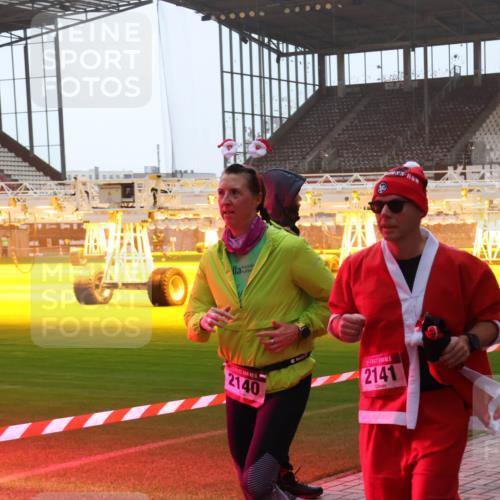 07.12.2025 - St. Pauli X-Mass-Run No. 15 Luisa Fischer http://msf.ph/oto/9377240 07.12.2025 10:00:49 Ziel 2140, 2141, 802, 855, 1333, 1354, 1360, 1404, 1418, 1976, 2140, 2141, 2348, 3336, 4129 meine-sportfotos.de