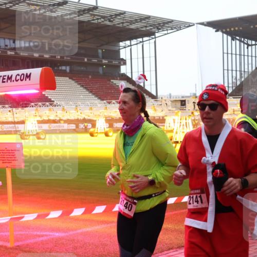 07.12.2025 - St. Pauli X-Mass-Run No. 15 Luisa Fischer http://msf.ph/oto/9377244 07.12.2025 10:00:50 Ziel 2140, 2141, 802, 855, 1333, 1354, 1360, 1404, 1418, 1976, 2140, 2141, 2348, 3336, 4129 meine-sportfotos.de