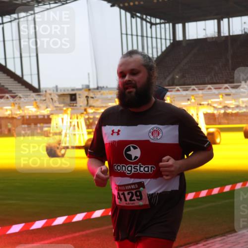 07.12.2025 - St. Pauli X-Mass-Run No. 15 Luisa Fischer http://msf.ph/oto/9377250 07.12.2025 10:00:51 Ziel 15, 4129, 1910, 802, 855, 1333, 1354, 1360, 1404, 1418, 1976, 2140, 2141, 2348, 3084, 3336, 4129 meine-sportfotos.de