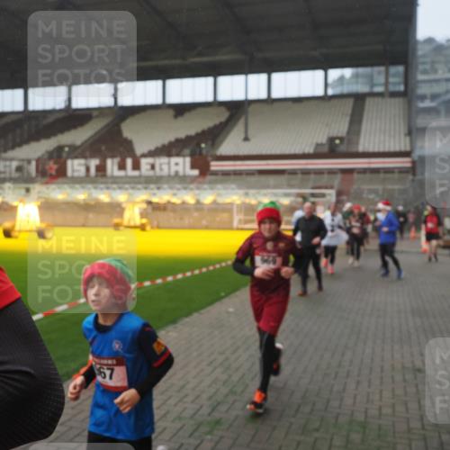 07.12.2025 - St. Pauli X-Mass-Run No. 15 Fabian Wolf http://msf.ph/oto/9377251 07.12.2025 10:06:12 Ziel 127, 148, 180, 424, 468, 805, 834, 893, 967, 969, 1119, 1788, 1937, 2756, 2757, 2894, 2968, 3093, 3172, 3196, 3812, 3814, 3857, 3859, 4235, 4236, 4237, 4246, 4251, 4657, 4665, 4670, 4672, 4676, 4677, 4736, 4739 meine-sportfotos.de