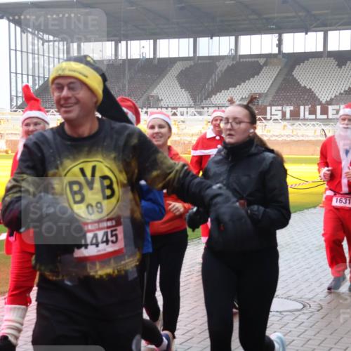 07.12.2025 - St. Pauli X-Mass-Run No. 15 Luisa Fischer http://msf.ph/oto/9377255 07.12.2025 10:25:53 Ziel 09, 4445, 1631, 50, 129, 211, 369, 374, 387, 398, 404, 1012, 1069, 1247, 1631, 1977, 1987, 1995, 2029, 2041, 2104, 2149, 2215, 2680, 3742, 3779, 3962, 4118, 4119, 4121, 4162, 4164, 4201, 4202, 4204, 4284, 4335, 4372, 4373, 4431, 4445, 4482, 4485, 4501, 4513, 4514 meine-sportfotos.de