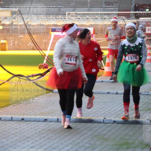07.12.2025 - St. Pauli X-Mass-Run No. 15 Luisa Fischer http://msf.ph/oto/9377258 07.12.2025 10:00:55 Ziel 1418, 3084, 1976, 3336, 802, 855, 1333, 1354, 1360, 1404, 1418, 1976, 2140, 2141, 2348, 3084, 3336, 4129 meine-sportfotos.de