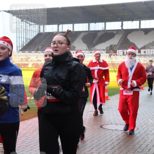 07.12.2025 - St. Pauli X-Mass-Run No. 15 Luisa Fischer http://msf.ph/oto/9377260 07.12.2025 10:25:54 Ziel 42, 1631, 50, 129, 211, 369, 374, 387, 398, 404, 1012, 1069, 1247, 1631, 1977, 1987, 1995, 2029, 2041, 2104, 2106, 2149, 2191, 2215, 2680, 3742, 3779, 3962, 4118, 4119, 4121, 4162, 4164, 4201, 4202, 4204, 4284, 4335, 4372, 4373, 4431, 4445, 4482, 4485, 4501, 4513, 4514 meine-sportfotos.de