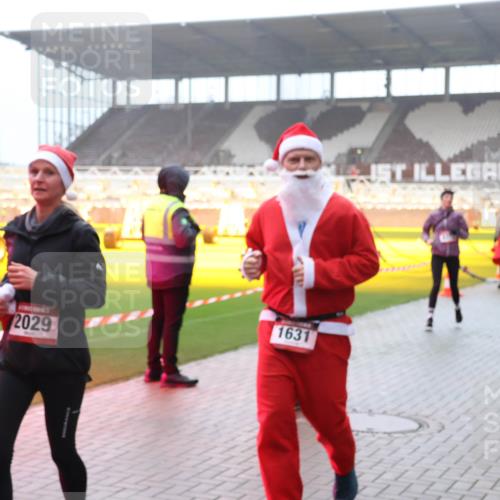 07.12.2025 - St. Pauli X-Mass-Run No. 15 Luisa Fischer http://msf.ph/oto/9377269 07.12.2025 10:25:55 Ziel 1631, 2029, 50, 129, 211, 369, 374, 387, 398, 404, 1012, 1069, 1247, 1631, 1977, 1987, 1995, 2029, 2041, 2104, 2106, 2149, 2191, 2215, 2680, 3742, 3779, 3962, 4118, 4119, 4121, 4162, 4164, 4201, 4202, 4204, 4284, 4335, 4372, 4373, 4431, 4445, 4482, 4485, 4501 meine-sportfotos.de
