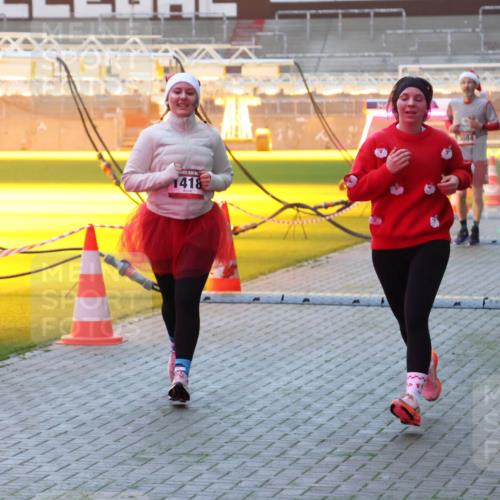 07.12.2025 - St. Pauli X-Mass-Run No. 15 Luisa Fischer http://msf.ph/oto/9377283 07.12.2025 10:00:58 Ziel 1418, 3084, 1976, 802, 855, 1333, 1354, 1360, 1404, 1418, 1976, 2140, 2141, 2348, 3084, 3336, 4129 meine-sportfotos.de