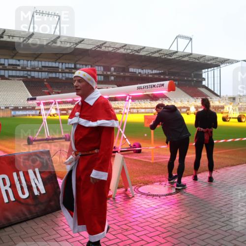 07.12.2025 - St. Pauli X-Mass-Run No. 15 Luisa Fischer http://msf.ph/oto/9377286 07.12.2025 10:26:00 Ziel 4513, 50, 129, 211, 369, 374, 387, 398, 404, 1012, 1069, 1227, 1247, 1538, 1581, 1586, 1631, 1977, 1987, 1995, 2029, 2041, 2104, 2106, 2149, 2191, 2215, 2680, 2896, 3742, 3779, 3910, 3918, 3962, 4118, 4119, 4121, 4162, 4164, 4201, 4202, 4204, 4284, 4300, 4301, 4335, 4372, 4373, 4445, 4482, 4485, 4501 meine-sportfotos.de