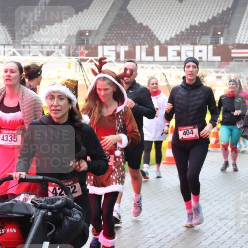 07.12.2025 - St. Pauli X-Mass-Run No. 15 Luisa Fischer http://msf.ph/oto/9377293 07.12.2025 10:26:05 Ziel 4335, 422, 5, 404, 15, 4162, 50, 129, 211, 369, 374, 387, 398, 404, 422, 1069, 1227, 1247, 1538, 1561, 1581, 1586, 1631, 1977, 1987, 1995, 2029, 2041, 2104, 2106, 2149, 2191, 2215, 2680, 2896, 3742, 3779, 3805, 3910, 3918, 3962, 4118, 4119, 4121, 4162, 4164, 4201, 4202, 4204, 4284, 4300, 4301, 4335, 4372, 4373, 4445, 4482, 4485, 4501, 4775, 4782 meine-sportfotos.de