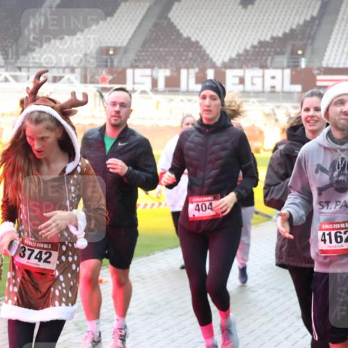 07.12.2025 - St. Pauli X-Mass-Run No. 15 Luisa Fischer http://msf.ph/oto/9377299 07.12.2025 10:26:05 Ziel 5, 5, 3742, 404, 15, 4162, 50, 129, 211, 369, 374, 387, 398, 404, 422, 1069, 1227, 1247, 1538, 1561, 1581, 1586, 1631, 1977, 1987, 1995, 2029, 2041, 2104, 2106, 2149, 2191, 2215, 2680, 2896, 3742, 3779, 3805, 3910, 3918, 3962, 4118, 4119, 4121, 4162, 4164, 4201, 4202, 4204, 4284, 4300, 4301, 4335, 4372, 4373, 4445, 4482, 4485, 4501, 4775, 4782 meine-sportfotos.de