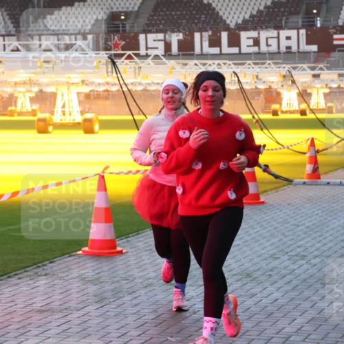07.12.2025 - St. Pauli X-Mass-Run No. 15 Luisa Fischer http://msf.ph/oto/9377302 07.12.2025 10:01:00 Ziel 3084, 855, 1333, 1354, 1418, 1976, 2140, 2141, 2348, 3084, 3336, 4129 meine-sportfotos.de