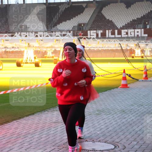 07.12.2025 - St. Pauli X-Mass-Run No. 15 Luisa Fischer http://msf.ph/oto/9377308 07.12.2025 10:01:01 Ziel 1, 3084, 855, 1050, 1333, 1418, 1976, 2140, 2348, 3084, 3336, 4129 meine-sportfotos.de