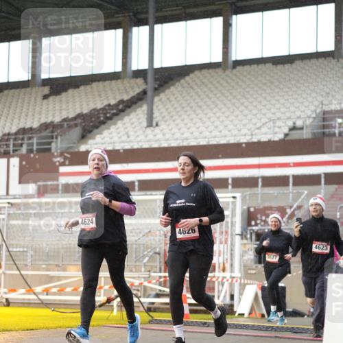 07.12.2025 - St. Pauli X-Mass-Run No. 15 Patografie http://msf.ph/oto/9377310 07.12.2025 10:07:55 Ziel 1905, 3627, 3628, 4231, 4623, 4624, 4626, 4734, 4737, 4740 meine-sportfotos.de
