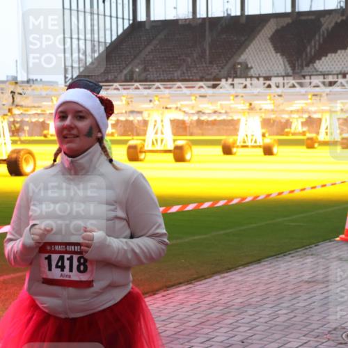 07.12.2025 - St. Pauli X-Mass-Run No. 15 Luisa Fischer http://msf.ph/oto/9377315 07.12.2025 10:01:03 Ziel 1418, 855, 1050, 1418, 1976, 2348, 3084, 3336, 4129 meine-sportfotos.de