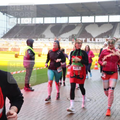 07.12.2025 - St. Pauli X-Mass-Run No. 15 Luisa Fischer http://msf.ph/oto/9377328 07.12.2025 10:26:09 Ziel 10, 211, 50, 129, 211, 369, 374, 387, 398, 404, 422, 1069, 1227, 1247, 1538, 1561, 1581, 1586, 1631, 1977, 2029, 2041, 2104, 2106, 2149, 2191, 2215, 2680, 2896, 3742, 3779, 3805, 3910, 3918, 4118, 4119, 4121, 4162, 4164, 4201, 4202, 4204, 4284, 4300, 4301, 4372, 4373, 4445, 4482, 4485, 4492, 4501, 4775, 4782 meine-sportfotos.de