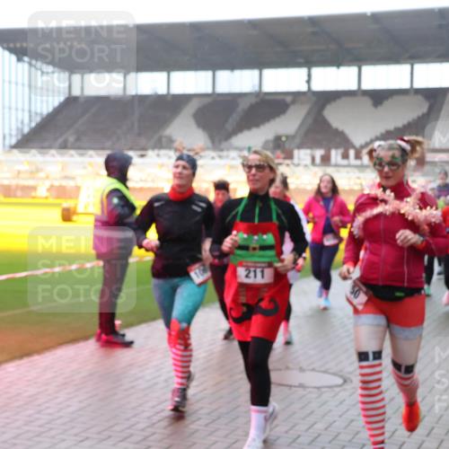 07.12.2025 - St. Pauli X-Mass-Run No. 15 Luisa Fischer http://msf.ph/oto/9377330 07.12.2025 10:26:09 Ziel 10, 211, 50, 129, 211, 369, 374, 387, 398, 404, 422, 1069, 1227, 1247, 1538, 1561, 1581, 1586, 1631, 1977, 2029, 2041, 2104, 2106, 2149, 2191, 2215, 2680, 2896, 3742, 3779, 3805, 3910, 3918, 4118, 4119, 4121, 4162, 4164, 4201, 4202, 4204, 4284, 4300, 4301, 4372, 4373, 4445, 4482, 4485, 4492, 4501, 4775, 4782 meine-sportfotos.de