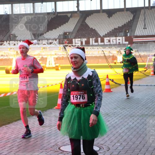 07.12.2025 - St. Pauli X-Mass-Run No. 15 Luisa Fischer http://msf.ph/oto/9377342 07.12.2025 10:01:07 Ziel 3084, 15, 1976, 1050, 855, 1050, 1418, 1976, 2348, 2378, 3084, 3336 meine-sportfotos.de