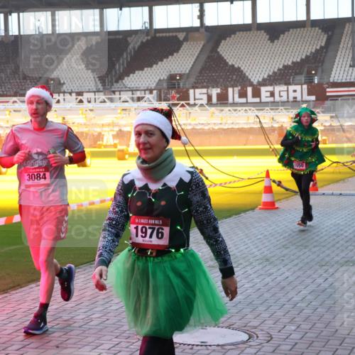 07.12.2025 - St. Pauli X-Mass-Run No. 15 Luisa Fischer http://msf.ph/oto/9377345 07.12.2025 10:01:08 Ziel 3084, 15, 1976, 1050, 3336, 855, 1050, 1418, 1976, 2348, 2378, 3084, 3336 meine-sportfotos.de