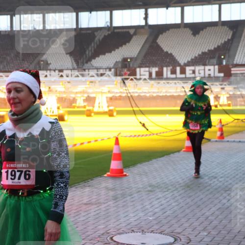 07.12.2025 - St. Pauli X-Mass-Run No. 15 Luisa Fischer http://msf.ph/oto/9377350 07.12.2025 10:01:08 Ziel 084, 15, 1976, 1050, 855, 1050, 1418, 1976, 2348, 2378, 3084, 3336 meine-sportfotos.de