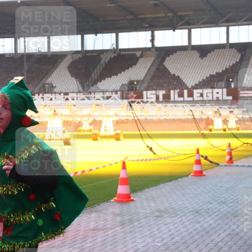 07.12.2025 - St. Pauli X-Mass-Run No. 15 Luisa Fischer http://msf.ph/oto/9377371 07.12.2025 10:01:11 Ziel 15, 1050, 855, 1050, 1418, 1976, 2348, 2378, 3084, 3336 meine-sportfotos.de