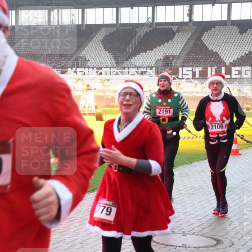 07.12.2025 - St. Pauli X-Mass-Run No. 15 Luisa Fischer http://msf.ph/oto/9377382 07.12.2025 10:26:16 Ziel 2149, 1779, 2191, 2106, 3918, 1227, 3910, 50, 129, 211, 369, 374, 387, 398, 404, 422, 1069, 1227, 1247, 1538, 1561, 1581, 1586, 1631, 2029, 2041, 2104, 2106, 2149, 2191, 2215, 2680, 2896, 3742, 3779, 3805, 3910, 3918, 4044, 4162, 4164, 4202, 4300, 4301, 4372, 4373, 4445, 4482, 4485, 4492, 4501, 4775, 4782 meine-sportfotos.de