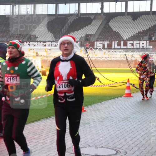 07.12.2025 - St. Pauli X-Mass-Run No. 15 Luisa Fischer http://msf.ph/oto/9377392 07.12.2025 10:26:17 Ziel 2191, 2106, 3918, 3970, 2896, 50, 129, 211, 369, 374, 387, 398, 404, 422, 1069, 1227, 1247, 1538, 1561, 1581, 1586, 1631, 2029, 2041, 2104, 2106, 2149, 2191, 2215, 2680, 2896, 3742, 3779, 3805, 3910, 3918, 4044, 4162, 4164, 4202, 4300, 4301, 4372, 4373, 4445, 4492, 4501, 4775, 4782 meine-sportfotos.de