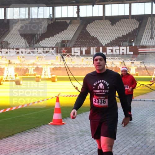 07.12.2025 - St. Pauli X-Mass-Run No. 15 Luisa Fischer http://msf.ph/oto/9377411 07.12.2025 10:01:18 Ziel 15, 3336, 78, 801, 855, 1050, 1418, 1887, 1892, 1976, 2348, 2378, 3084 meine-sportfotos.de