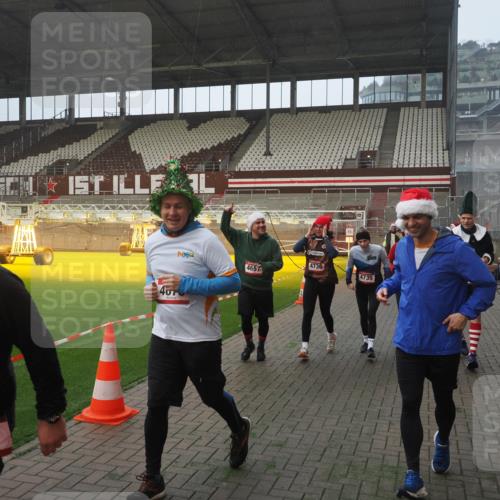 07.12.2025 - St. Pauli X-Mass-Run No. 15 Fabian Wolf http://msf.ph/oto/9377423 07.12.2025 10:06:17 Ziel 127, 148, 180, 187, 468, 893, 967, 969, 1119, 1788, 1832, 1937, 2894, 2968, 3093, 3196, 4246, 4251, 4657, 4665, 4670, 4672, 4676, 4677, 4736, 4739 meine-sportfotos.de