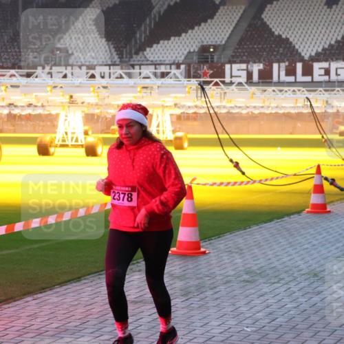 07.12.2025 - St. Pauli X-Mass-Run No. 15 Luisa Fischer http://msf.ph/oto/9377426 07.12.2025 10:01:21 Ziel 2378, 801, 855, 1050, 1418, 1887, 1892, 1976, 2348, 2378, 2528, 3084 meine-sportfotos.de