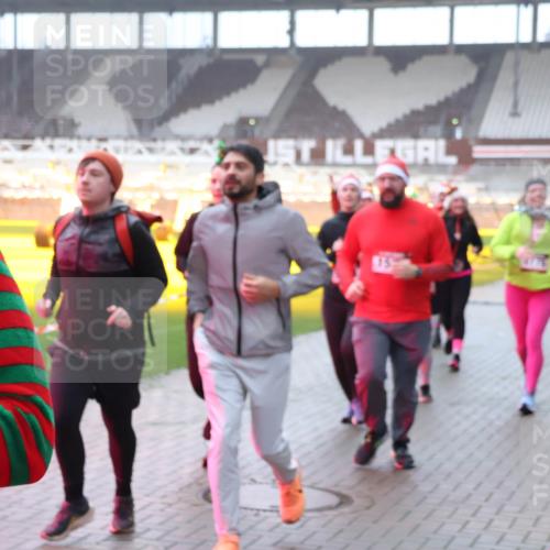 07.12.2025 - St. Pauli X-Mass-Run No. 15 Luisa Fischer http://msf.ph/oto/9377431 07.12.2025 10:26:23 Ziel 50, 129, 211, 369, 374, 387, 398, 404, 422, 1069, 1227, 1538, 1561, 1581, 1586, 2041, 2104, 2106, 2149, 2191, 2215, 2680, 2896, 3742, 3779, 3805, 3910, 3918, 4044, 4162, 4164, 4202, 4300, 4301, 4372, 4373, 4492, 4501, 4775, 4782 meine-sportfotos.de