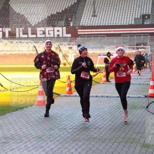 07.12.2025 - St. Pauli X-Mass-Run No. 15 Luisa Fischer http://msf.ph/oto/9377435 07.12.2025 10:01:24 Ziel 1892, 1887, 801, 780, 783, 801, 855, 1050, 1418, 1887, 1892, 1976, 2348, 2378, 2528, 3084 meine-sportfotos.de
